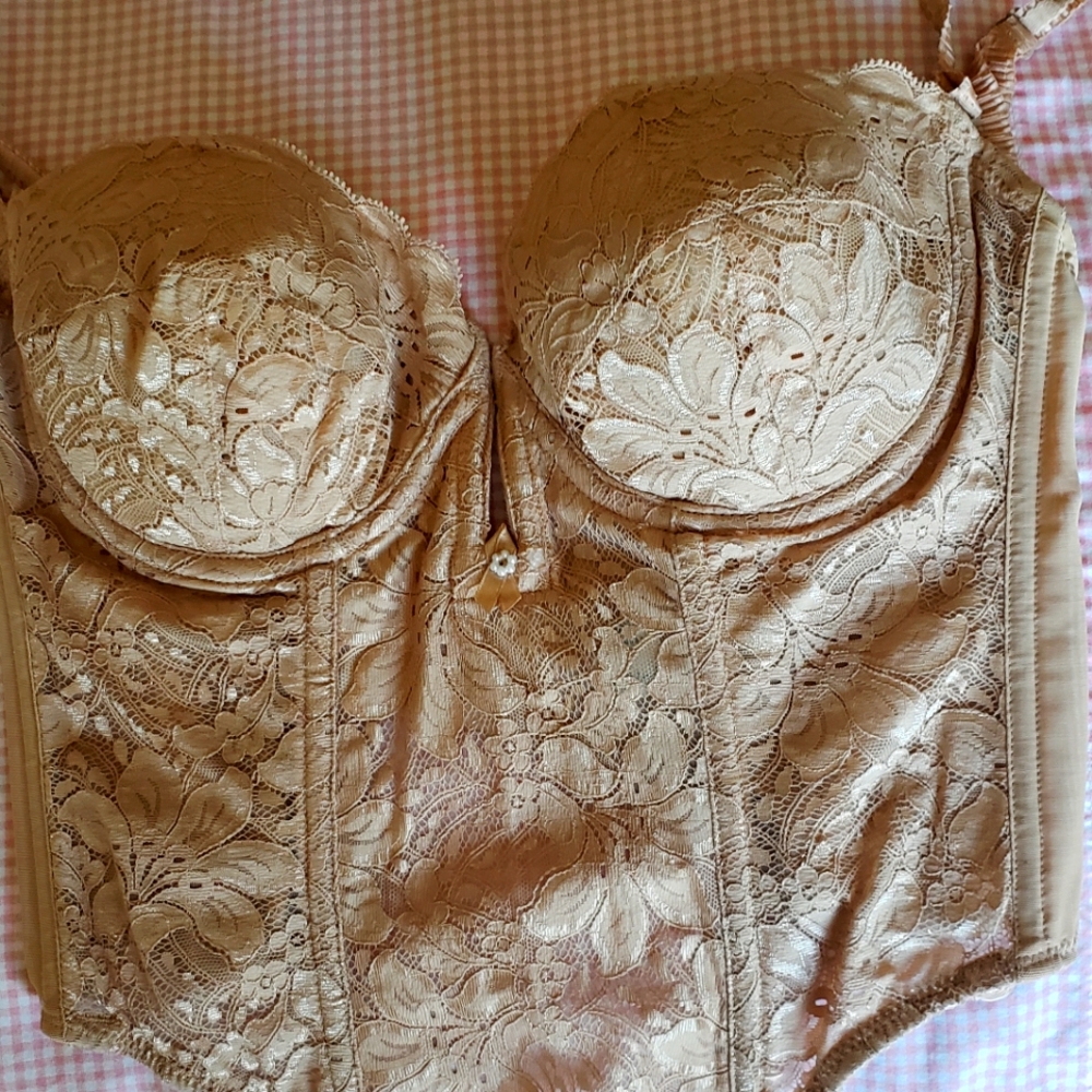 Bustier  34-38D lace nude color